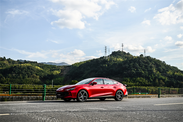 B级运动轿车新标杆来了，MG7 2025款智能登场，限时一口价11.29万元起
